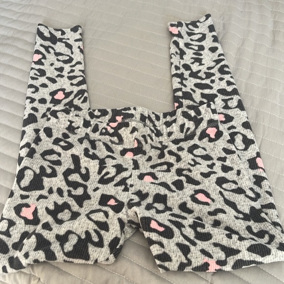 💕 Preloved Girls Cheetah Print PJ Bottoms - Picture 4 of 5